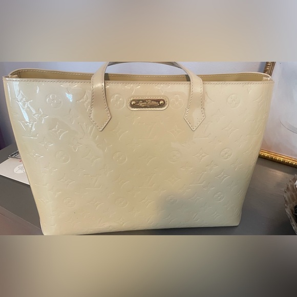 Handbags - LV purse
